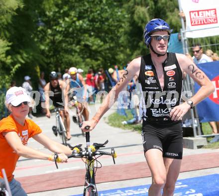 Ironman. Laufen, Schwimmen. Radfahren. Hannes Hempel (Oesterreich). Klagenfurt, am 8.7.2007.
Foto: Kuess
---
pressefotos, pressefotografie, kuess, qs, qspictures, sport, bild, bilder, bilddatenbank