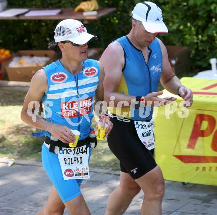 Ironman. Laufen, Schwimmen. Radfahren. Labestation. Oberdorfer Roland. Klagenfurt, am 8.7.2007.
Foto: Kuess
---
pressefotos, pressefotografie, kuess, qs, qspictures, sport, bild, bilder, bilddatenbank