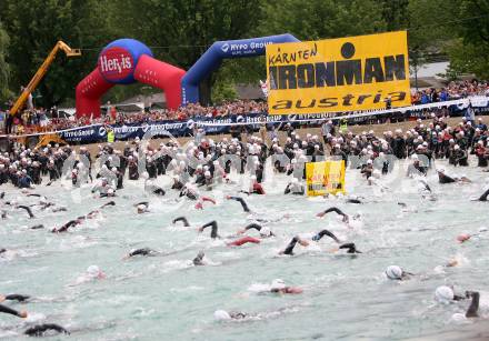 Ironman. Laufen, Schwimmen. Radfahren. Schwimmstart. Schwimmstart. Klagenfurt, am 8.7.2007.
Foto: Kuess
---
pressefotos, pressefotografie, kuess, qs, qspictures, sport, bild, bilder, bilddatenbank