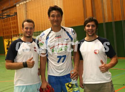 Handball. Kaernten Cup.  Die HCK Spieler Patrick Jochum und Klaus Haslinglehner mit dem Suedkoreaner Kyung Shin Yoon vom HSV. Klagenfurt, am 21.7.2007.
Foto: Kuess
---
pressefotos, pressefotografie, kuess, qs, qspictures, sport, bild, bilder, bilddatenbank