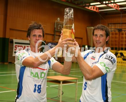 Handball. Kaernten Cup.  Hans Lindberg und Torsten Jansen mit dem Siegerpokal. Klagenfurt, am 21.7.2007.
Foto: Kuess
---
pressefotos, pressefotografie, kuess, qs, qspictures, sport, bild, bilder, bilddatenbank