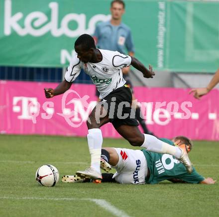 Fussball Bundesliga. Kelag. SK Austria Kaernten gegen SV Josko Fenster Ried. Thierry Fidjeu Tazemeta (Kaernten), Daniel Toth (Ried). Klagenfurt, am 22.7.2007.
Foto: Kuess
---
pressefotos, pressefotografie, kuess, qs, qspictures, sport, bild, bilder, bilddatenbank