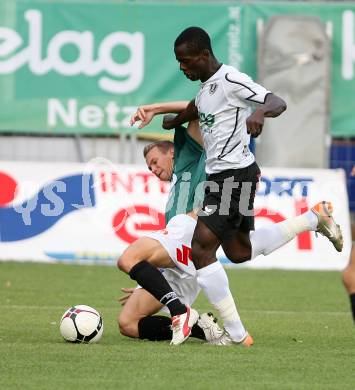 Fussball Bundesliga. SK Austria Kaernten gegen SV Josko Fenster Ried. Thierry Fidjeu Tazemeta (Kaernten), Daniel Toth (Ried). Klagenfurt, am 22.7.2007.
Foto: Kuess
---
pressefotos, pressefotografie, kuess, qs, qspictures, sport, bild, bilder, bilddatenbank