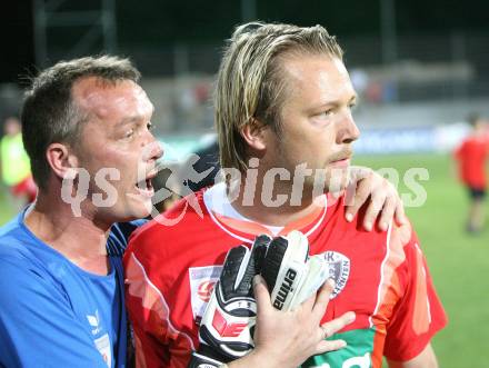 Fussball Bundesliga. SK Austria Kaernten gegen SV Josko Fenster Ried. Tormanntrainer Thun-Hohenstein musste Andreas Schranz beruhigen. Klagenfurt, am 22.7.2007.
Foto: Kuess
---
pressefotos, pressefotografie, kuess, qs, qspictures, sport, bild, bilder, bilddatenbank