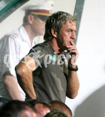 Fussball Bundesliga. SK Austria Kaernten gegen SV Josko Fenster Ried. Trainer Walter Schachner mit versteinerter Miene. Klagenfurt, am 22.7.2007.
Foto: Kuess
---
pressefotos, pressefotografie, kuess, qs, qspictures, sport, bild, bilder, bilddatenbank