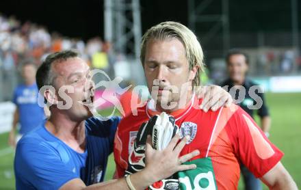 Fussball Bundesliga. SK Austria Kaernten gegen SV Josko Fenster Ried. Tormanntrainer Thun-Hohenstein musste Andreas Schranz beruhigen. Klagenfurt, am 22.7.2007.
Foto: Kuess
---
pressefotos, pressefotografie, kuess, qs, qspictures, sport, bild, bilder, bilddatenbank