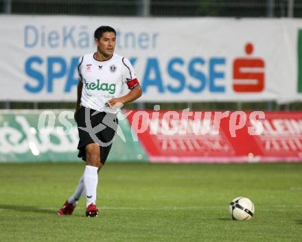 Fussball Bundesliga. SK Austria Kaernten gegen SV Josko Fenster Ried. Carlos Chaile (Kaernten). Kaerntner Sparkasse. Klagenfurt, am 22.7.2007.
Foto: Kuess
---
pressefotos, pressefotografie, kuess, qs, qspictures, sport, bild, bilder, bilddatenbank