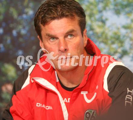 Fussball Bundesliga. Testspiel Hannover 96 gegen 1. FC Koeln. Pressekonferenz. Trainer Dieter Hecking (Hannover). Velden, am 24.7.2007.
Foto: Kuess
---
pressefotos, pressefotografie, kuess, qs, qspictures, sport, bild, bilder, bilddatenbank