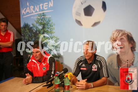 Fussball Bundesliga. Testspiel Hannover 96 gegen 1. FC Koeln. Pressekonferenz. Trainer Dieter Hecking (Hannover), Trainer Christoph Daum (Koeln). Velden, am 24.7.2007.
Foto: Kuess
---
pressefotos, pressefotografie, kuess, qs, qspictures, sport, bild, bilder, bilddatenbank