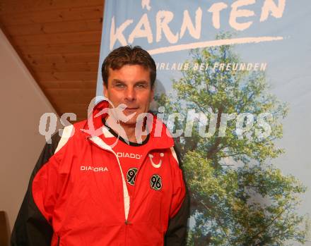 Fussball Bundesliga. Testspiel Hannover 96 gegen 1. FC Koeln. Pressekonferenz.  Trainer Dieter Hecking (Hannover). Velden, am 24.7.2007.
Foto: Kuess
---
pressefotos, pressefotografie, kuess, qs, qspictures, sport, bild, bilder, bilddatenbank