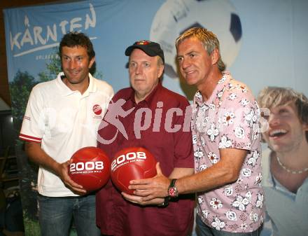 Fussball Bundesliga. Testspiel Hannover 96 gegen 1. FC Koeln. Walter Kogler, Rainer Calmund, Walter Schachner. Velden, am 24.7.2007.
Foto: Kuess
---
pressefotos, pressefotografie, kuess, qs, qspictures, sport, bild, bilder, bilddatenbank