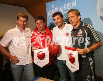 Fussball Bundesliga. Testspiel Hannover 96 gegen 1. FC Koeln. Pressekonferenz. Joerg Schretter, Trainer Dieter Hecking (Hannover), Euro 2008 Botschafter Walter Kogler,  Trainer Christoph Daum (Koeln). Velden, am 24.7.2007.
Foto: Kuess
---
pressefotos, pressefotografie, kuess, qs, qspictures, sport, bild, bilder, bilddatenbank