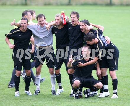 Fussball OEFB Cup. SAK gegen Bleiburg. Jubel Bleiburg. Klagenfurt, am 28.7.2007.
Foto: Kuess
---
pressefotos, pressefotografie, kuess, qs, qspictures, sport, bild, bilder, bilddatenbank