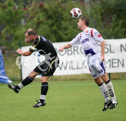 Fussball OEFB Cup. SAK gegen Bleiburg. Claus Neidhardt (SAK), Daniel Wriessnig (Bleiburg). Klagenfurt, am 28.7.2007.
Foto: Kuess
---
pressefotos, pressefotografie, kuess, qs, qspictures, sport, bild, bilder, bilddatenbank