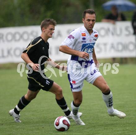 Fussball OEFB Cup. SAK gegen Bleiburg. Goran Jolic (SAK), Ivan Drmac (Bleiburg). Klagenfurt, am 28.7.2007.
Foto: Kuess
---
pressefotos, pressefotografie, kuess, qs, qspictures, sport, bild, bilder, bilddatenbank