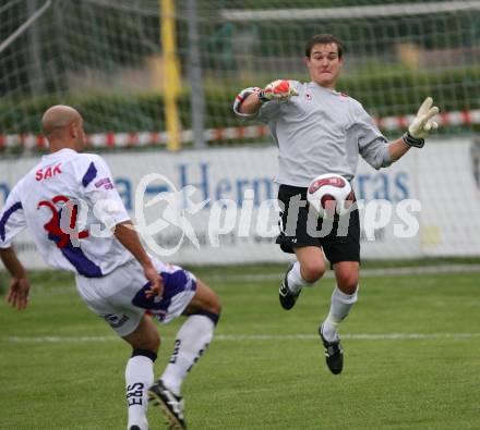 Fussball OEFB Cup. SAK gegen Bleiburg. Nenad Tiganj (SAK), Mario Boschitz (Bleiburg). Klagenfurt, am 28.7.2007.
Foto: Kuess
---
pressefotos, pressefotografie, kuess, qs, qspictures, sport, bild, bilder, bilddatenbank