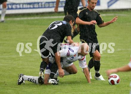 Fussball OEFB Cup. SAK gegen Bleiburg. Nenad Tiganj (SAK), Christopher Sallinger, Patrick Oswaldi (Bleiburg). Klagenfurt, am 28.7.2007.
Foto: Kuess
---
pressefotos, pressefotografie, kuess, qs, qspictures, sport, bild, bilder, bilddatenbank