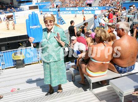 Beachvolleyball. Grand Slam. Beachgirl Agnes Mlinar. 91 Jahr alt. Klagenfurt, am 2.8.2007.
Foto: Kuess
---
pressefotos, pressefotografie, kuess, qs, qspictures, sport, bild, bilder, bilddatenbank