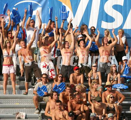 Beachvolleyball. Grand Slam. Fans. Klagenfurt, am 1.8.2007.
Foto: Kuess 
---
pressefotos, pressefotografie, kuess, qs, qspictures, sport, bild, bilder, bilddatenbank