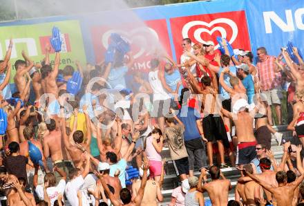 Beachvolleyball. Grand Slam. Wasser Marsch. Abkuehlung. Klagenfurt, am 1.8.2007.
Foto: Kuess 
---
pressefotos, pressefotografie, kuess, qs, qspictures, sport, bild, bilder, bilddatenbank