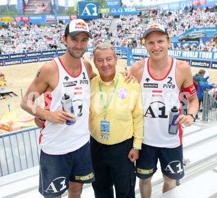 Beachvolleyball. Grand Slam. Doppler Clemens, Ex-Stadtrat Dieter Jandl, Gartmayer Peter(Oesterreich). Klagenfurt, am 3.8.2007.
Foto: Kuess
---
pressefotos, pressefotografie, kuess, qs, qspictures, sport, bild, bilder, bilddatenbank