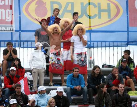 Beachvolleyball. Grand Slam. Fans. Klagenfurt, am 3.8.2007.
Foto: Kuess
---
pressefotos, pressefotografie, kuess, qs, qspictures, sport, bild, bilder, bilddatenbank