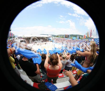 Beachvolleyball. Grand Slam. Fans. Klagenfurt, am 4.8.2007.
Foto: Kuess
---
pressefotos, pressefotografie, kuess, qs, qspictures, sport, bild, bilder, bilddatenbank