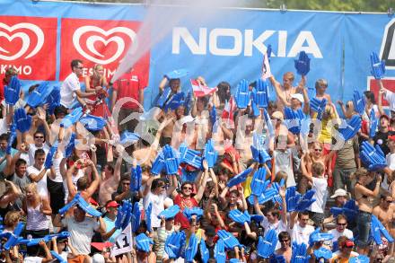 Beachvolleyball. Grand Slam. Fans. Klagenfurt, am 4.8.2007.
Foto: Kuess
---
pressefotos, pressefotografie, kuess, qs, qspictures, sport, bild, bilder, bilddatenbank