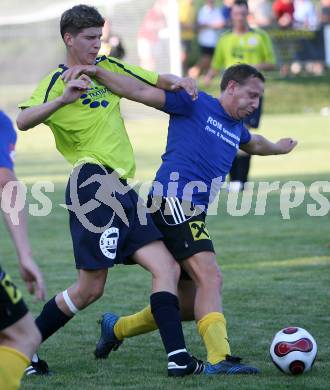 Fussball Unterliga Ost. Christian Klinar (Ludmannsdorf), Mario Frank (Koettmannsdorf). Ludmannsdorf, am 15.8.2007.
Foto: Kuess
---
pressefotos, pressefotografie, kuess, qs, qspictures, sport, bild, bilder, bilddatenbank