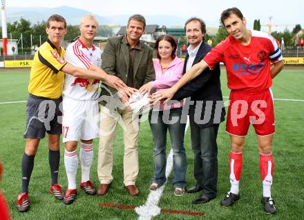 Fussball. Regionalliga. SV Spittal Stadioneroeffnung. Schiedsrichter Heinz Krassnitzer, Davis Witteveen, Buergermeister Gerhard Koefer, Sportlandesrat Wolfgang Schantl, Daniel Trupp. Spittal, am 14.8.2007.
Foto: Kuess
---
pressefotos, pressefotografie, kuess, qs, qspictures, sport, bild, bilder, bilddatenbank