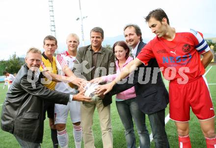 Fussball. Regionalliga. SV Spittal Stadioneroeffnung. Werner Franz, Schiedsrichter Heinz Krassnitzer, Davis Witteveen, Buergermeister Gerhard Koefer, Sportlandesrat Wolfgang Schantl, Daniel Trupp. Spittal, am 14.8.2007.
Foto: Kuess
---
pressefotos, pressefotografie, kuess, qs, qspictures, sport, bild, bilder, bilddatenbank