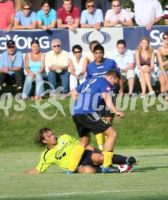 Fussball Unterliga Ost. Albert Quantschnig (Ludmannsdorf), Mario Frank (Koettmannsdorf). Ludmannsdorf, am 15.8.2007.
Foto: Kuess
---
pressefotos, pressefotografie, kuess, qs, qspictures, sport, bild, bilder, bilddatenbank