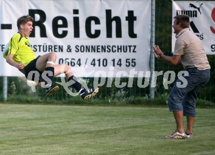 Fussball Unterliga Ost. Torjubel Christian Klinar, Trainer Harald Andrejcic  (Ludmannsdorf). Ludmannsdorf, am 15.8.2007.
Foto: Kuess
---
pressefotos, pressefotografie, kuess, qs, qspictures, sport, bild, bilder, bilddatenbank