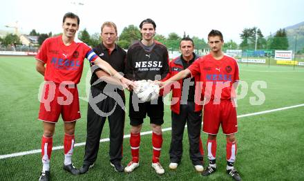 Fussball. Regionalliga. SV Spittal Stadioneroeffnung. Daniel Trupp, Trainer Sepp Rabitsch, Stefan Takats, Trainer Suvad Rovcanin, Hannes Truskaller. Spittal, am 14.8.2007.
Foto: Kuess
---
pressefotos, pressefotografie, kuess, qs, qspictures, sport, bild, bilder, bilddatenbank