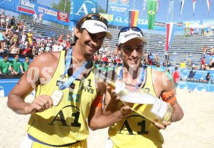 Beachvolleyball. Grand Slam. Siegerehrung.  Emanuel Rego, Costa Santos Ricardo (BRA). Klagenfurt, 5.8.2007
Foto: Kuess
---
pressefotos, pressefotografie, kuess, qs, qspictures, sport, bild, bilder, bilddatenbank