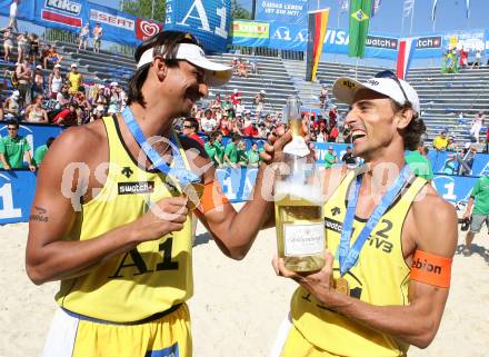 Beachvolleyball. Grand Slam. Siegerehrung.  Emanuel Rego, Costa Santos Ricardo (BRA). Klagenfurt, 5.8.2007
Foto: Kuess
---
pressefotos, pressefotografie, kuess, qs, qspictures, sport, bild, bilder, bilddatenbank