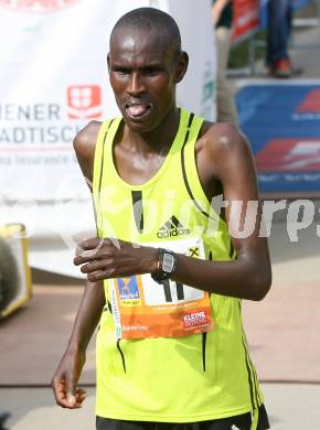 Laufen. Kaernten laeuft. Halbmarathon. Von Velden nach Klagenfurt. Zieleinlauf. Andrew Limo (Kenia).Klagenfurt, am 19.8.2007.
Foto: Kuess
---
pressefotos, pressefotografie, kuess, qs, qspictures, sport, bild, bilder, bilddatenbank