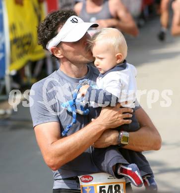 Laufen. Kaernten laeuft. Halbmarathon. Von Velden nach Klagenfurt. Zieleinlauf. Michael Hudelist (Oesterreich).Klagenfurt, am 19.8.2007.
Foto: Kuess
---
pressefotos, pressefotografie, kuess, qs, qspictures, sport, bild, bilder, bilddatenbank