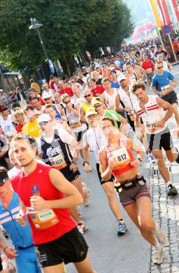 Laufen. Kaernten laeuft. Halbmarathon. Von Velden nach Klagenfurt. Start. Velden, am 19.8.2007.
Foto: Kuess
---
pressefotos, pressefotografie, kuess, qs, qspictures, sport, bild, bilder, bilddatenbank