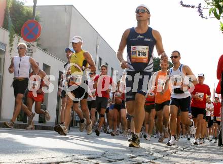 Laufen. Kaernten laeuft. Halbmarathon. Von Velden nach Klagenfurt. Start. Klagenfurt, am 19.8.2007.
Foto: Kuess
---
pressefotos, pressefotografie, kuess, qs, qspictures, sport, bild, bilder, bilddatenbank