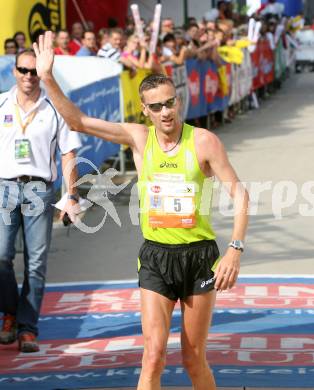 Laufen. Kaernten laeuft. Halbmarathon. Von Velden nach Klagenfurt. Zieleinlauf. Carsten Eich (Deutschland). Klagenfurt, am 19.8.2007.
Foto: Kuess
---
pressefotos, pressefotografie, kuess, qs, qspictures, sport, bild, bilder, bilddatenbank