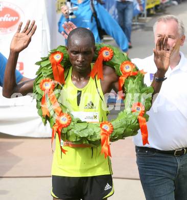 Laufen. Kaernten laeuft. Halbmarathon. Von Velden nach Klagenfurt. Zieleinlauf. Sieger Bernhard Barmasai (Kenia).Klagenfurt, am 19.8.2007.
Foto: Kuess
---
pressefotos, pressefotografie, kuess, qs, qspictures, sport, bild, bilder, bilddatenbank