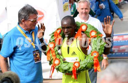 Laufen. Kaernten laeuft. Halbmarathon. Von Velden nach Klagenfurt. Zieleinlauf. Sieger Bernhard Barmasai (Kenia).Klagenfurt, am 19.8.2007.
Foto: Kuess
---
pressefotos, pressefotografie, kuess, qs, qspictures, sport, bild, bilder, bilddatenbank