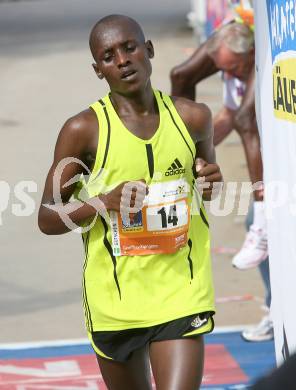 Laufen. Kaernten laeuft. Halbmarathon. Von Velden nach Klagenfurt. Geoffrey Kipngeno (Kenia).Klagenfurt, am 19.8.2007.
Foto: Kuess
---
pressefotos, pressefotografie, kuess, qs, qspictures, sport, bild, bilder, bilddatenbank