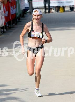 Laufen. Kaernten laeuft. Halbmarathon. Von Velden nach Klagenfurt. Zieleinlauf. Marlies Penker (Oesterreich). Klagenfurt, am 19.8.2007.
Foto: Kuess
---
pressefotos, pressefotografie, kuess, qs, qspictures, sport, bild, bilder, bilddatenbank