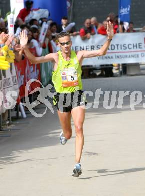 Laufen. Kaernten laeuft. Halbmarathon. Von Velden nach Klagenfurt. Carsten Eich (Deutschland).Klagenfurt, am 19.8.2007.
Foto: Kuess
---
pressefotos, pressefotografie, kuess, qs, qspictures, sport, bild, bilder, bilddatenbank