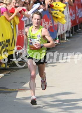 Laufen. Kaernten laeuft. Halbmarathon. Von Velden nach Klagenfurt. Roman Weger (Oesterreich).Klagenfurt, am 19.8.2007.
Foto: Kuess
---
pressefotos, pressefotografie, kuess, qs, qspictures, sport, bild, bilder, bilddatenbank