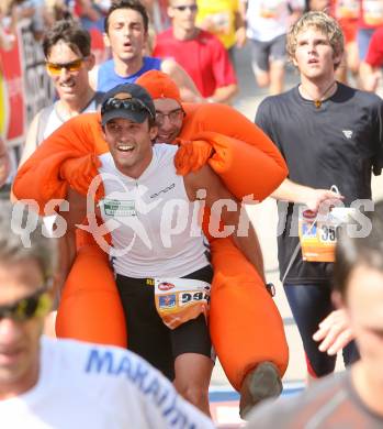 Laufen. Kaernten laeuft. Halbmarathon. Von Velden nach Klagenfurt. Zieleinlauf. Klagenfurt, am 19.8.2007.
Foto: Kuess
---
pressefotos, pressefotografie, kuess, qs, qspictures, sport, bild, bilder, bilddatenbank