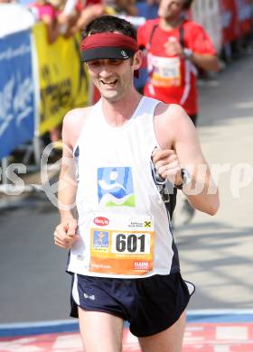 Laufen. Kaernten laeuft. Halbmarathon. Von Velden nach Klagenfurt. Zieleinlauf. Oliver Muenzer (Oesterreich).Klagenfurt, am 19.8.2007.
Foto: Kuess
---
pressefotos, pressefotografie, kuess, qs, qspictures, sport, bild, bilder, bilddatenbank