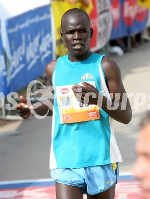 Laufen. Kaernten laeuft. Halbmarathon. Von Velden nach Klagenfurt. Moses Kibet (Kenia).Klagenfurt, am 19.8.2007.
Foto: Kuess
---
pressefotos, pressefotografie, kuess, qs, qspictures, sport, bild, bilder, bilddatenbank